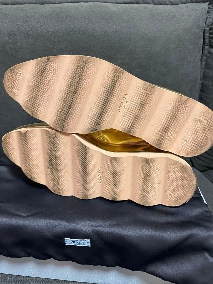 【希少♡美品】PRADA ソールが可愛いゴールド ローファー