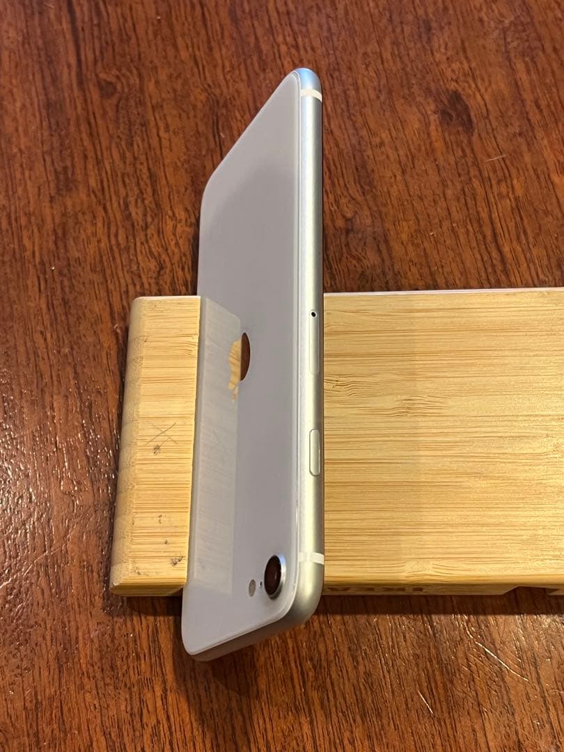 Apple iPhone SE (第2世代) ホワイトA2296 SIMフリー