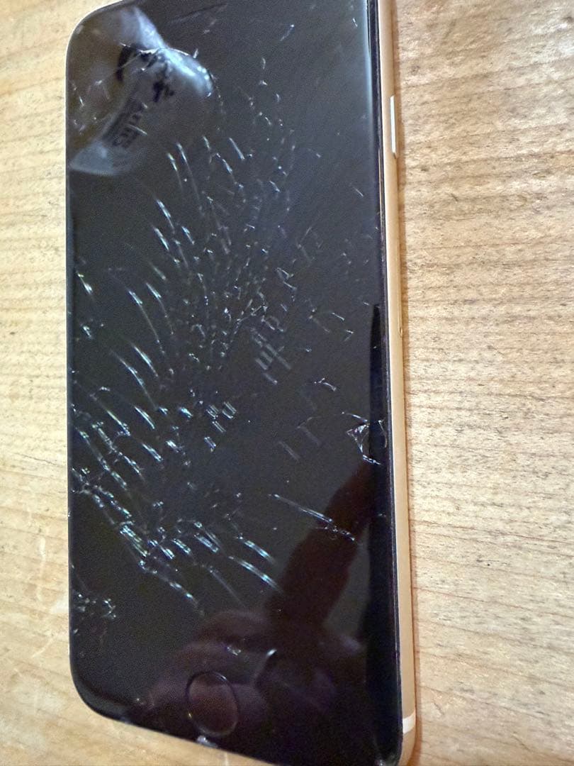 Apple iPhone se第三世代ホワイト 画面ひび割れあり