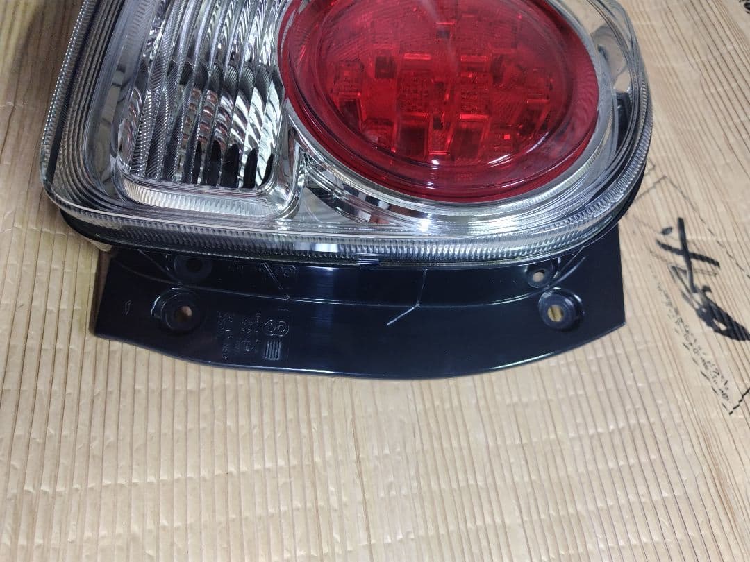ムーヴ キャンバス LA800S LA810S 純正 左 テールランプ ダイハツ