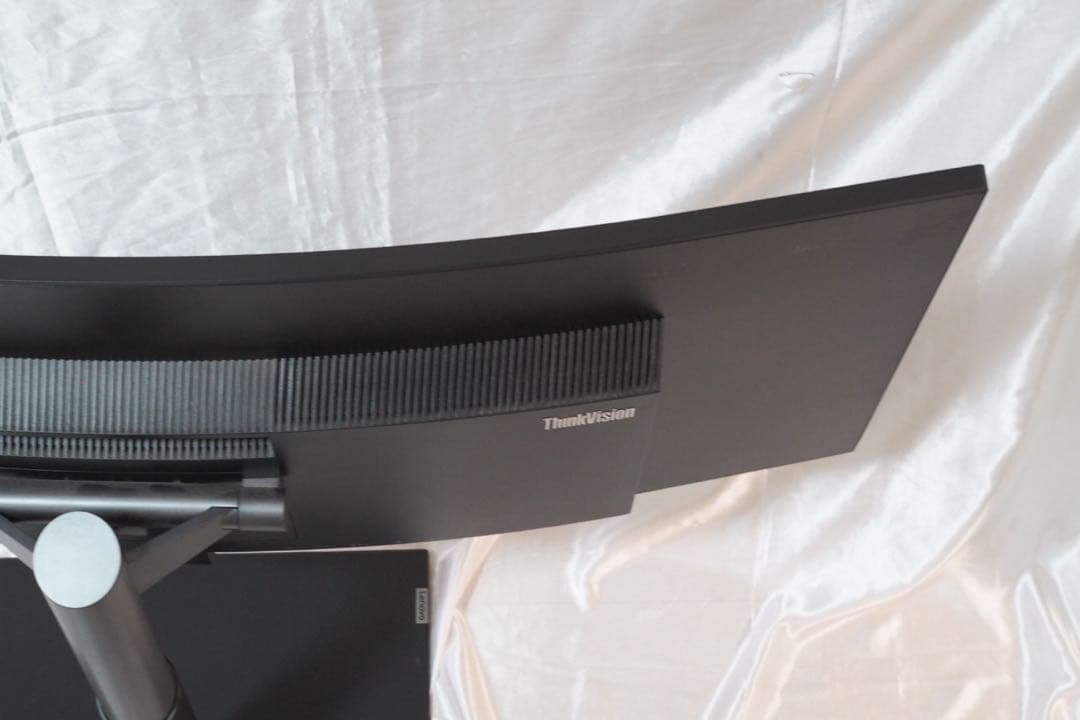 Lenovo 43.4インチ ウルトラワイド曲面モニター
