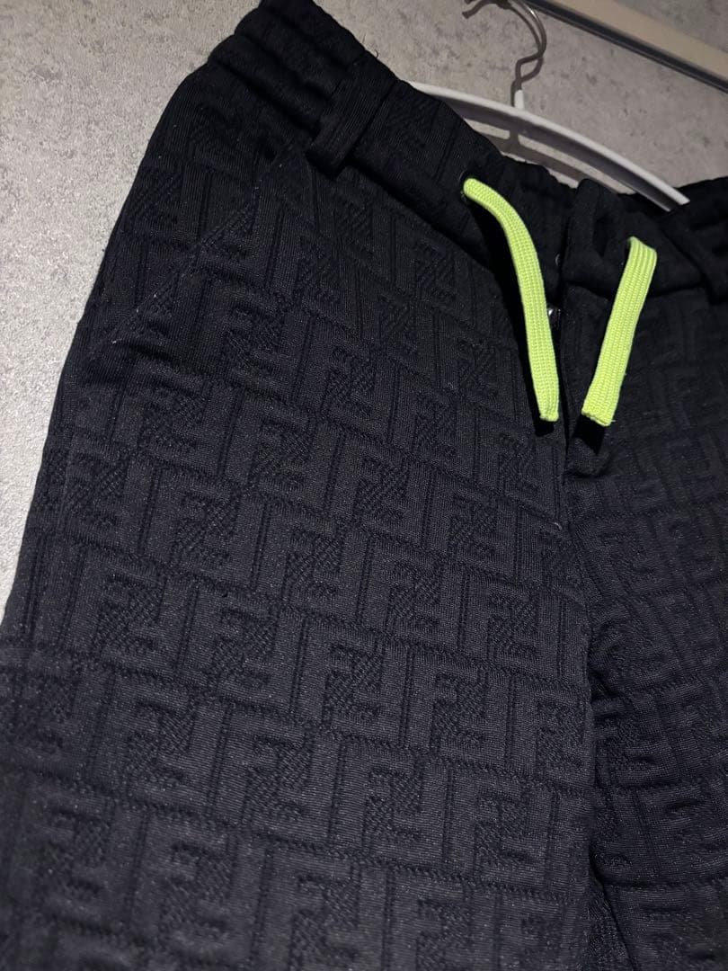 FENDI キッズ　8A 総柄　フェンディ　ブラック　スウェットパンツ