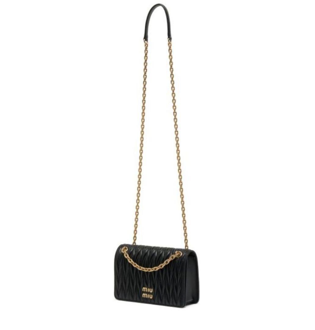 miumiu レザーショルダーバッグ チェーン
