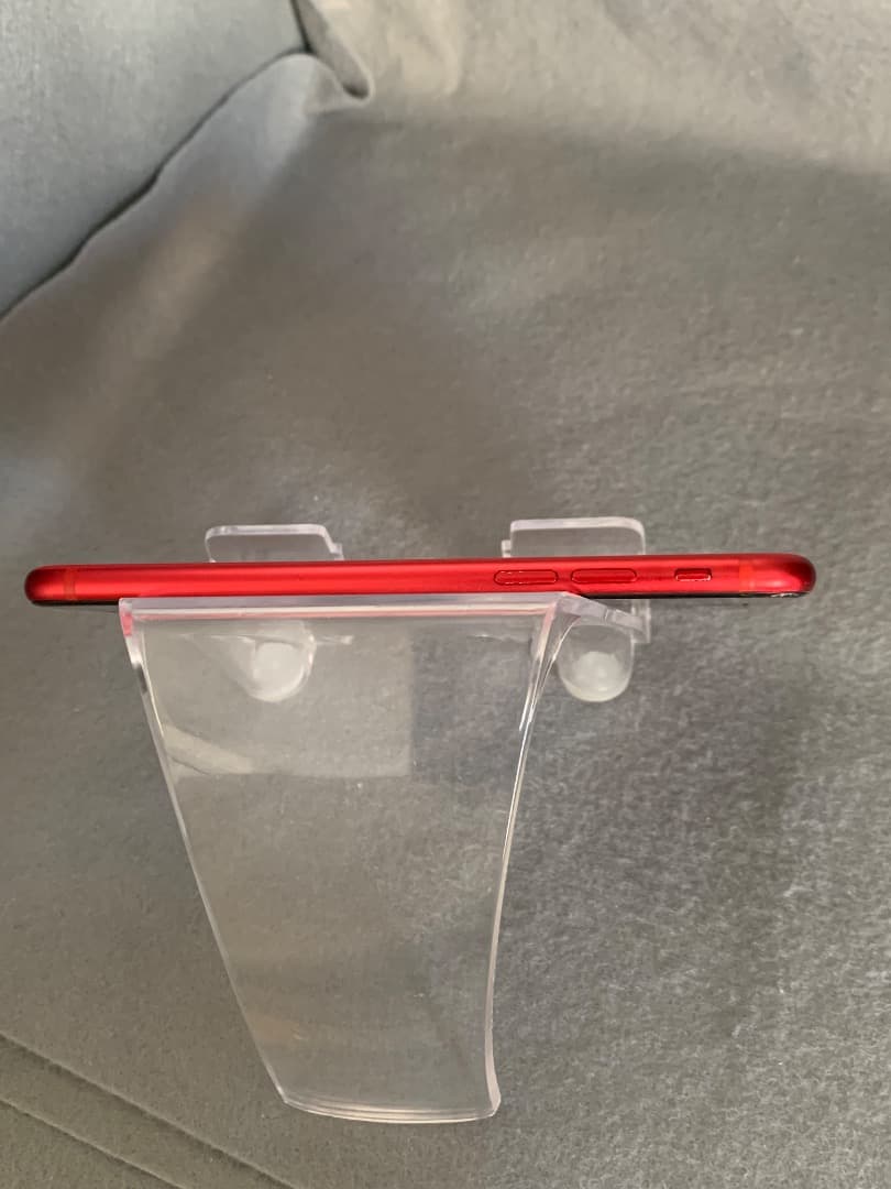 中古美品　国内版　SIMフリー　iPhoneSE 第二世代　64GB レッド色