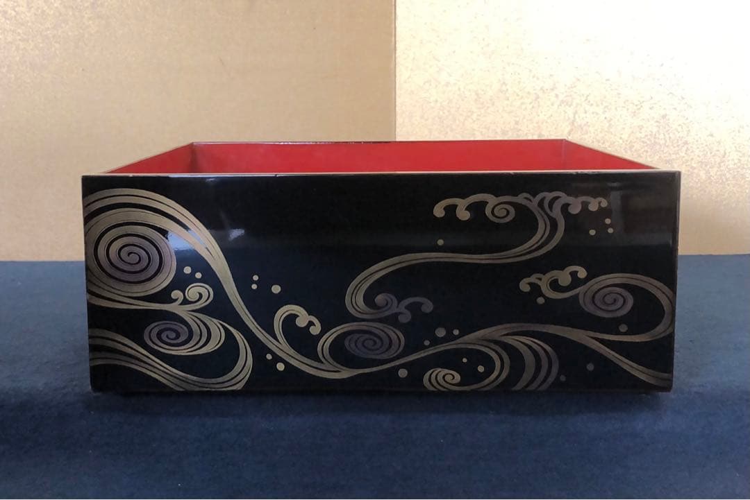 《R》黒内朱 波蒔絵 四段重 替蓋付 木製漆器 木箱　260121き6
