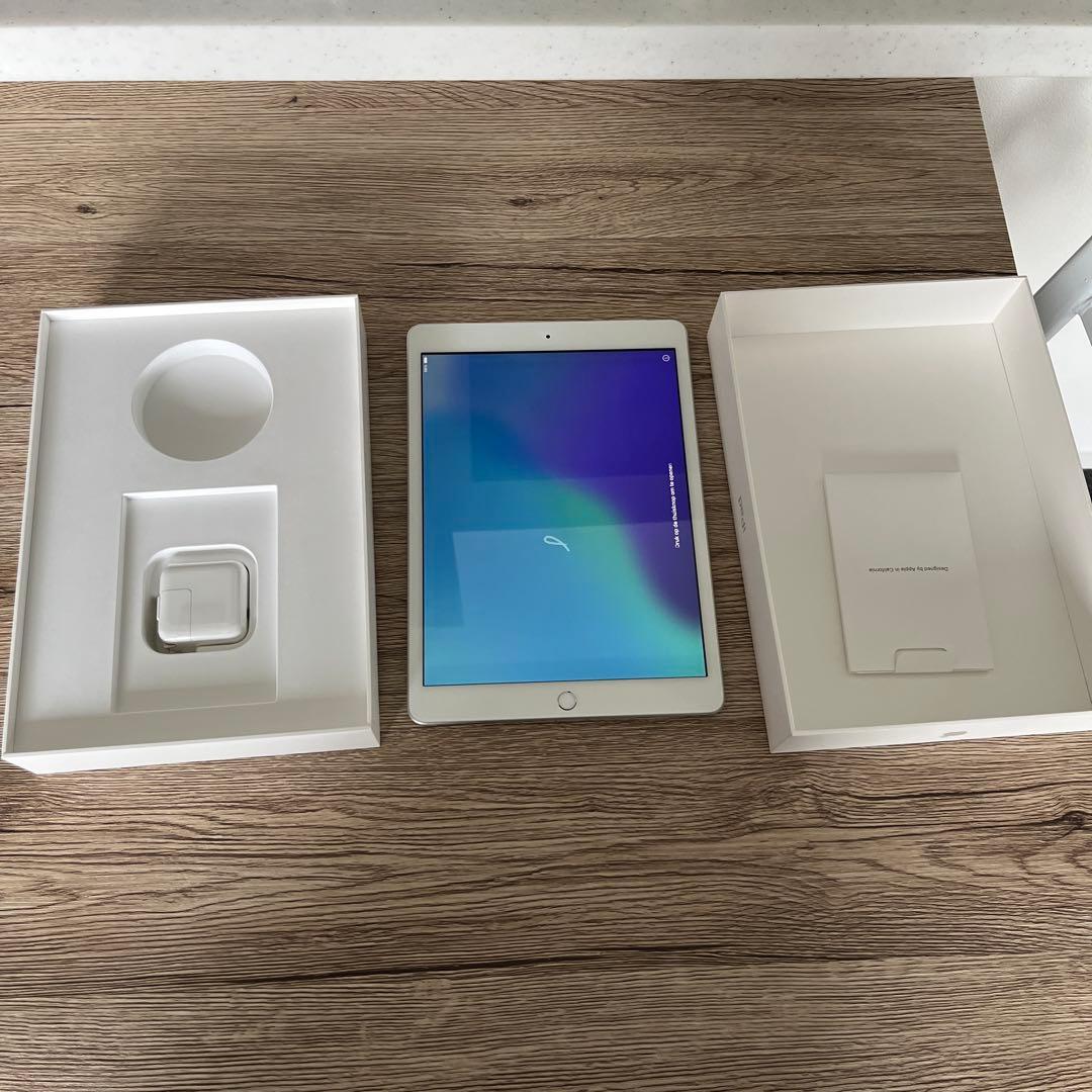 【極美品】Apple iPad 第7世代 32GB（箱付き・未使用AC付き）