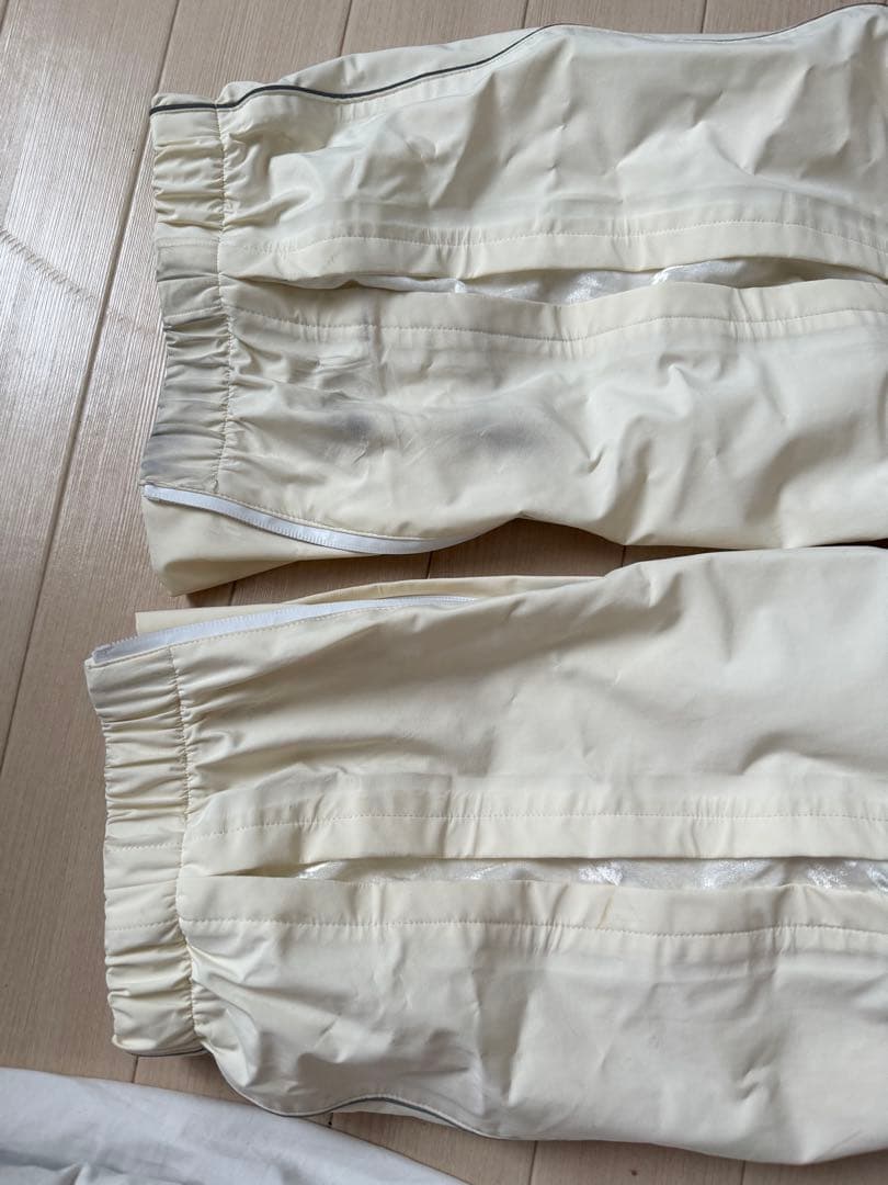 クリーム色 スノーボードウェア　スキーウェア　男女兼用