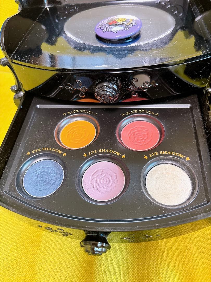 アナスイ非売品ドレッサー　アイカラー付　10周年バッジ付き