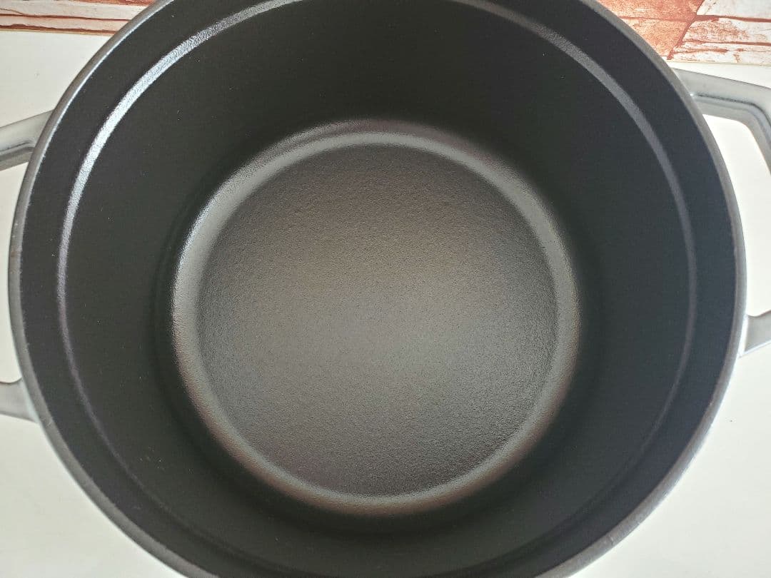 【美品/週末値下げ】staub ピコ・ココット ラウンド 　22㎝　ストウブ