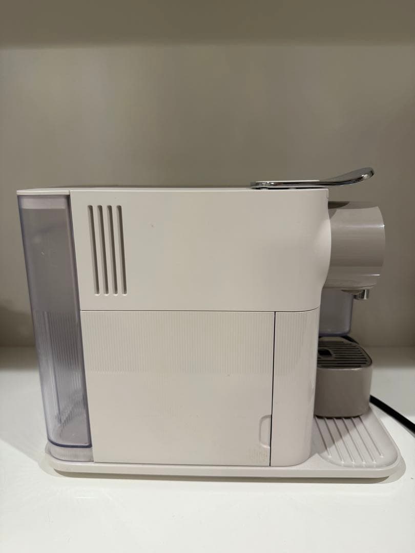 ネスプレッソ コーヒーメーカー ラティシマ・ワン F111（2019年製）