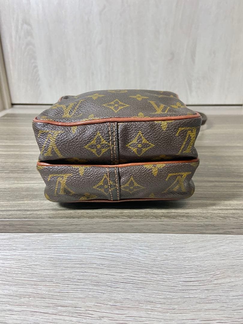 ルイヴィトン　ショルダーバッグ　モノグラム　ミニアマゾン　斜め掛け　レザー