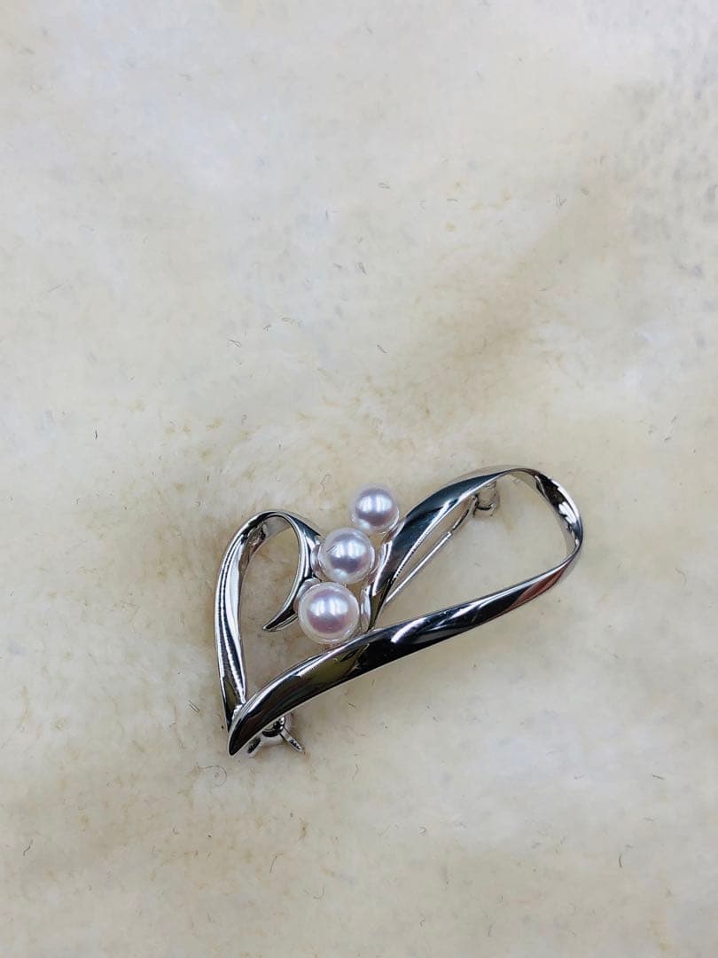 ミキモト　ハート形状シルバーブローチ パール付き