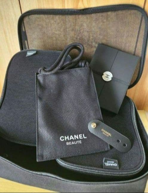 事務局に出品を隠されるCHANELLA COLLECTIONポーチ ケースセット