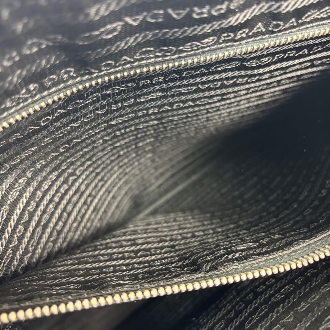 PRADA カバン ビジネスバッグ ブリーフケース 黒　サフィアーノ　鑑定済