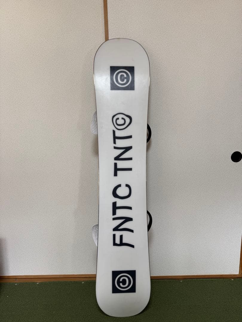FNTC TNT ホワイトスノーボード バインディング付き