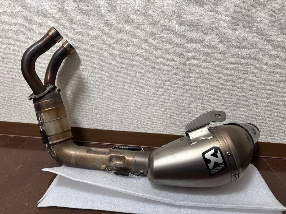 アクラポビッチ フルエキマフラー レーシングライン MT-07 / XSR700