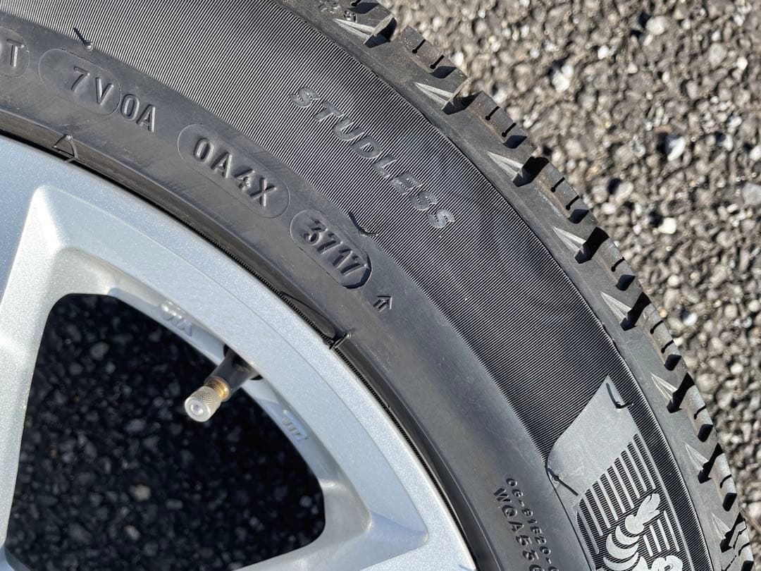 走行3千キロ未満 スタッドレスセットベンツCクラス Aクラス