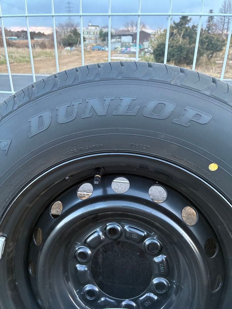 ハイエース純正　DUNLOP 15インチ タイヤ・ホイールセット