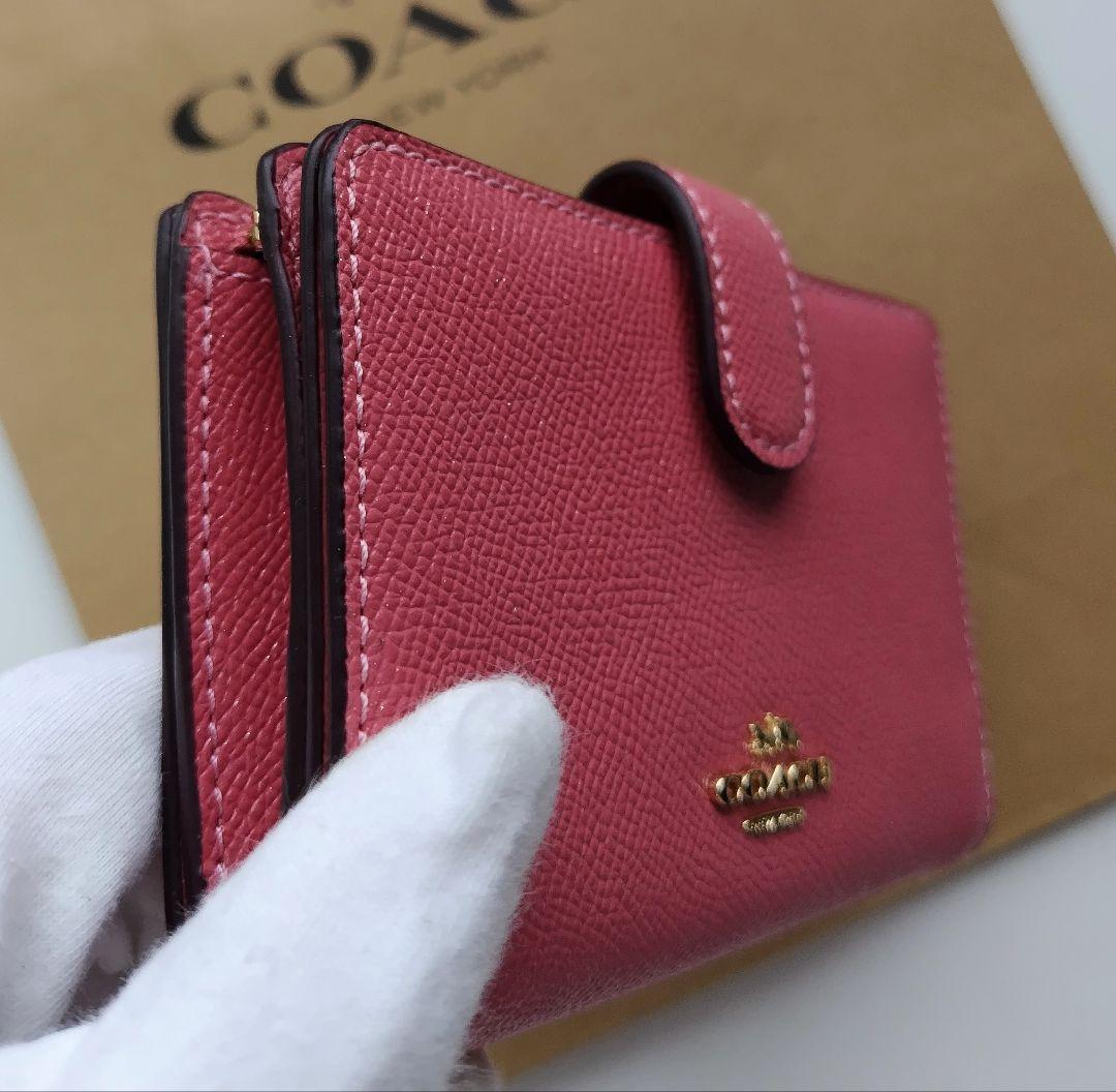 【新品】COACH コーチ 二つ折り財布 シグネチャー ピンク　レザー
