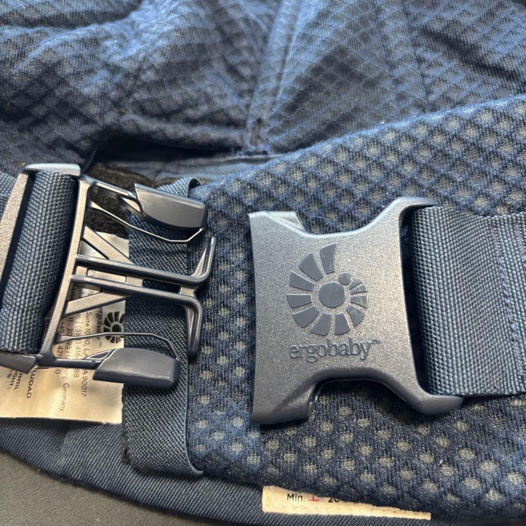 美品ergobaby OMNI breeze MIDNIGHTBLUE