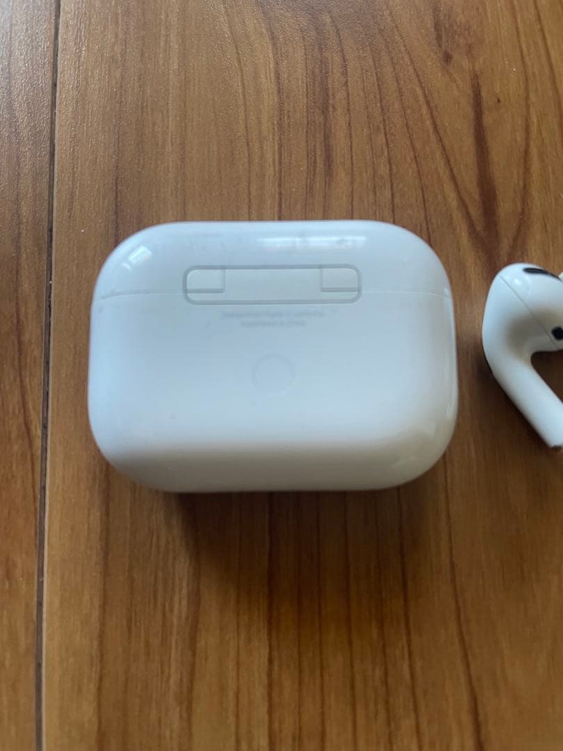 ①AirPods pro 本体 ホワイト 充電ケース付き