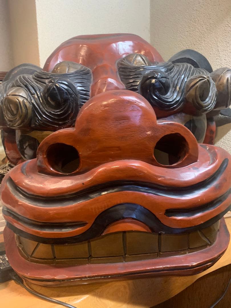 中国の獅子頭の木彫り　口は空きます　一刀彫では有りません　40年前購入中国製