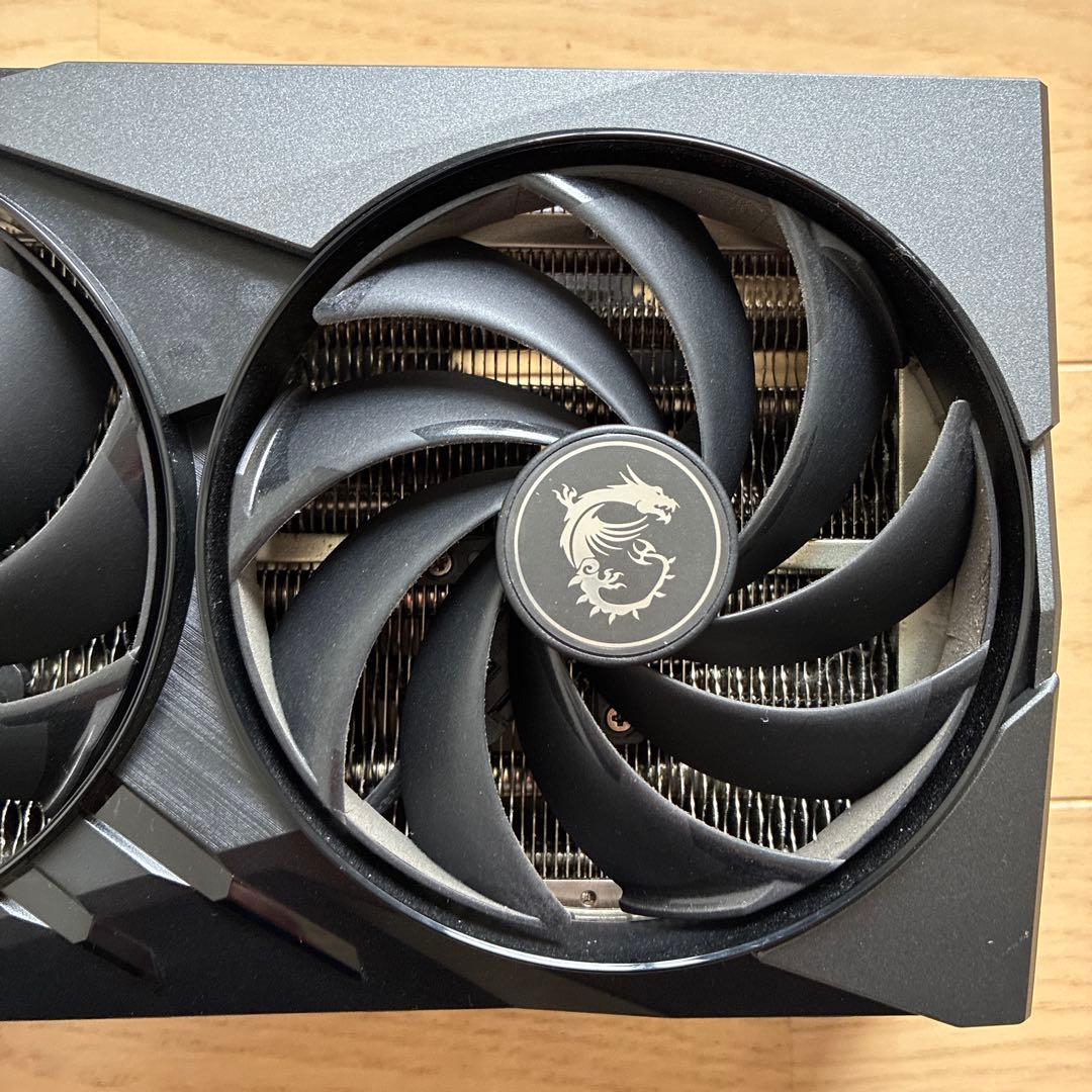 MSI RTX 4090 ヒートシンク　3連　ファン　バックプレート　LED