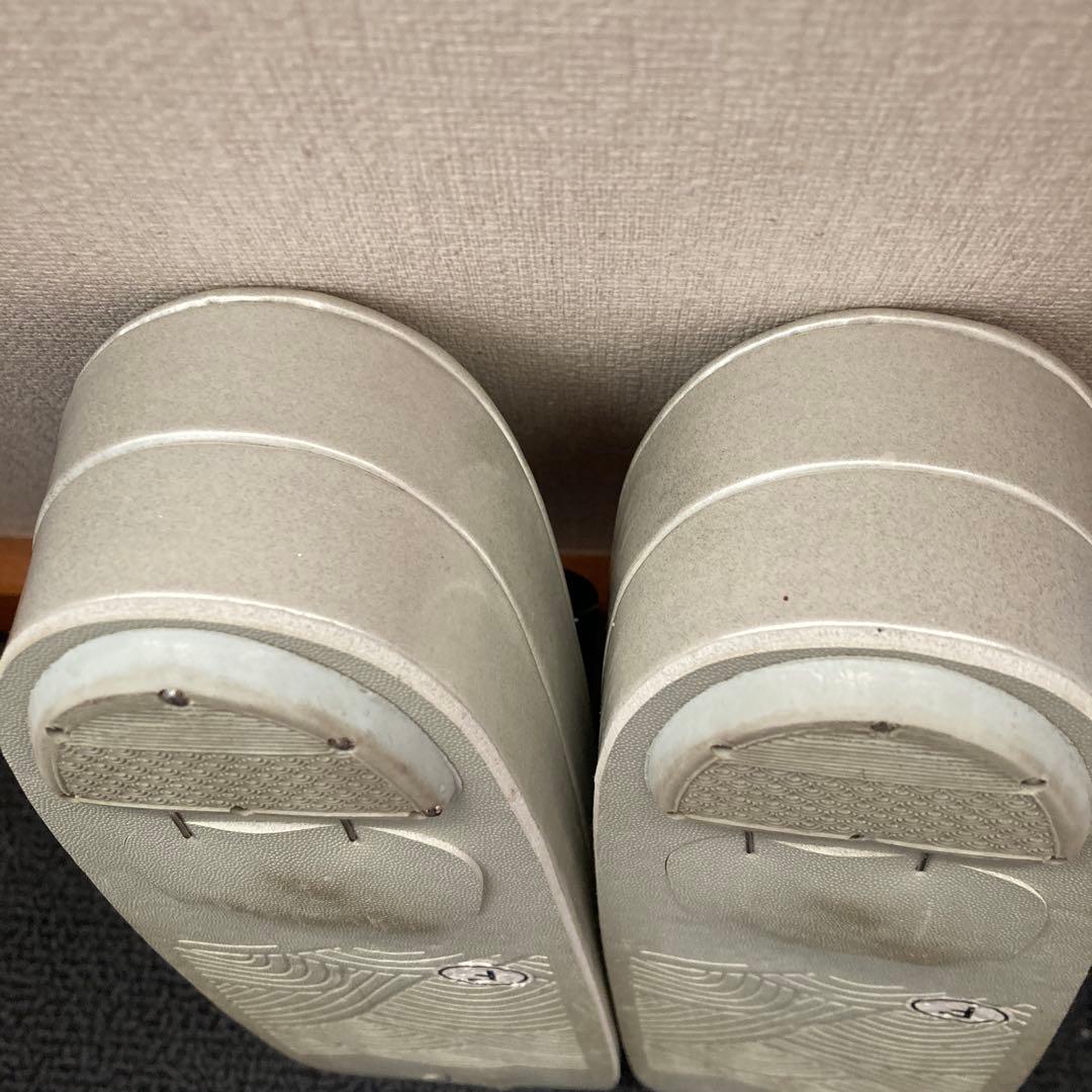 黒の花柄ベルベットバッグとシルバーの草履のセット