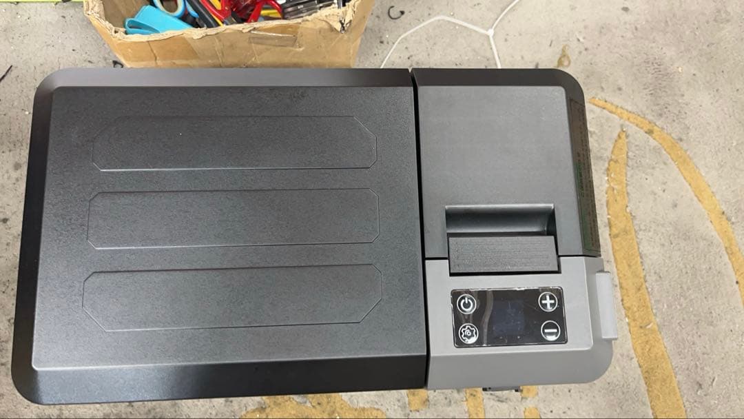 車載冷蔵庫 9L -20℃～10℃ 45W 12V/24V/バッテリー付きです