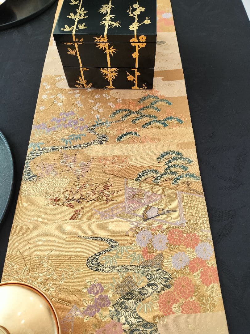 A846★逸品‼️豪華刺繍‼️正絹テーブルランナー2m10cm