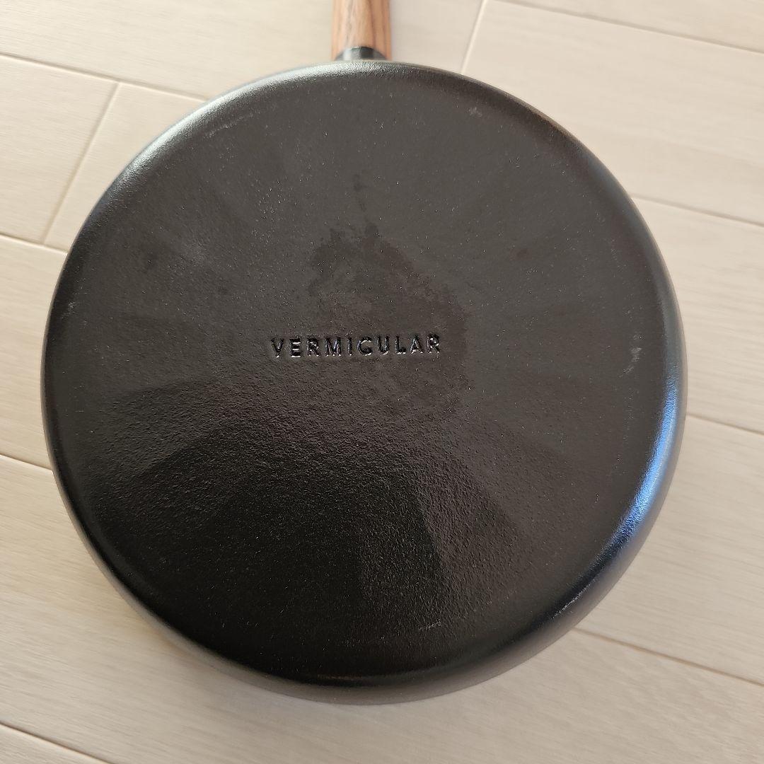 バーミキュラ VERMICULAR鋳鉄製フライパン 24cm木製ハンドル