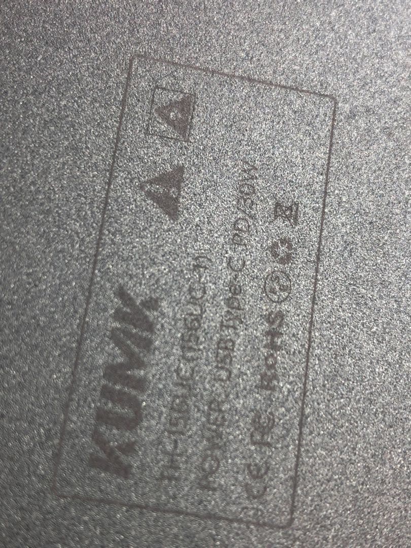 高画質　KUMK モバイルモニター 4k UHD 15.6インチ