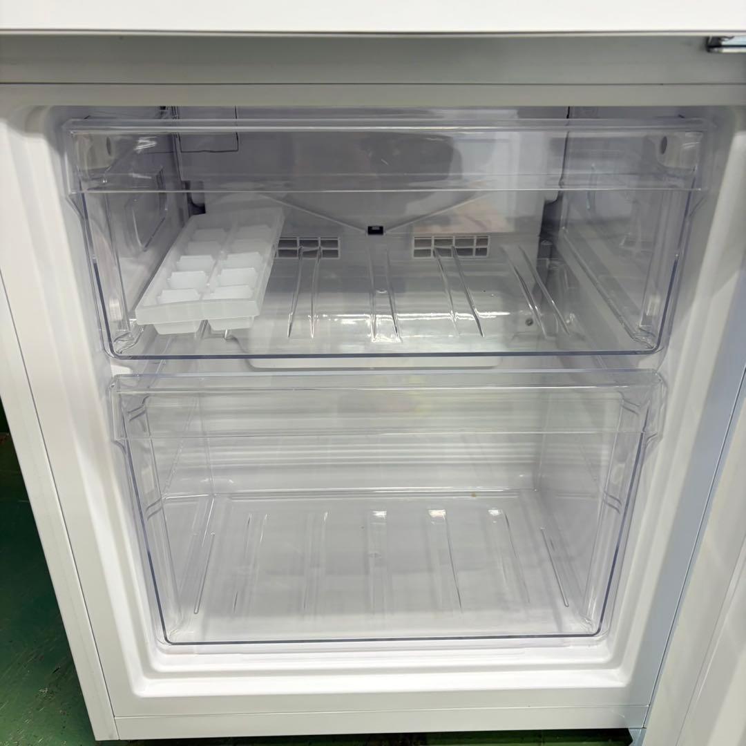 637 ホワイトカラー　2023年製　冷蔵庫　100L強　小型　一人暮らし 美品
