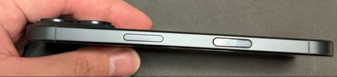 【ほぼ新品未使用】 iPhone16 128GB ブラック SIMロック無し