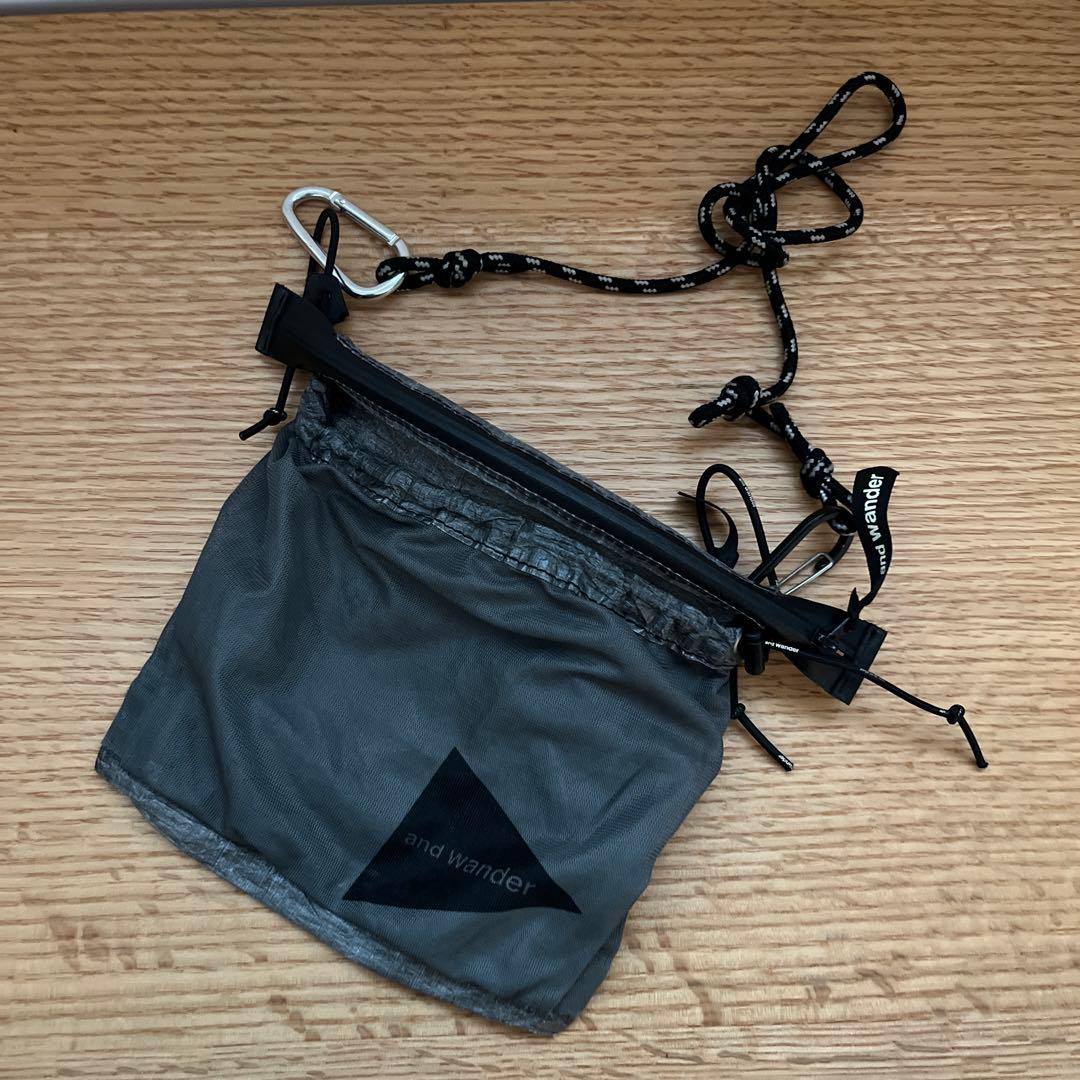 and wander サコッシュ バッグ アンドワンダー キューベンファイバー
