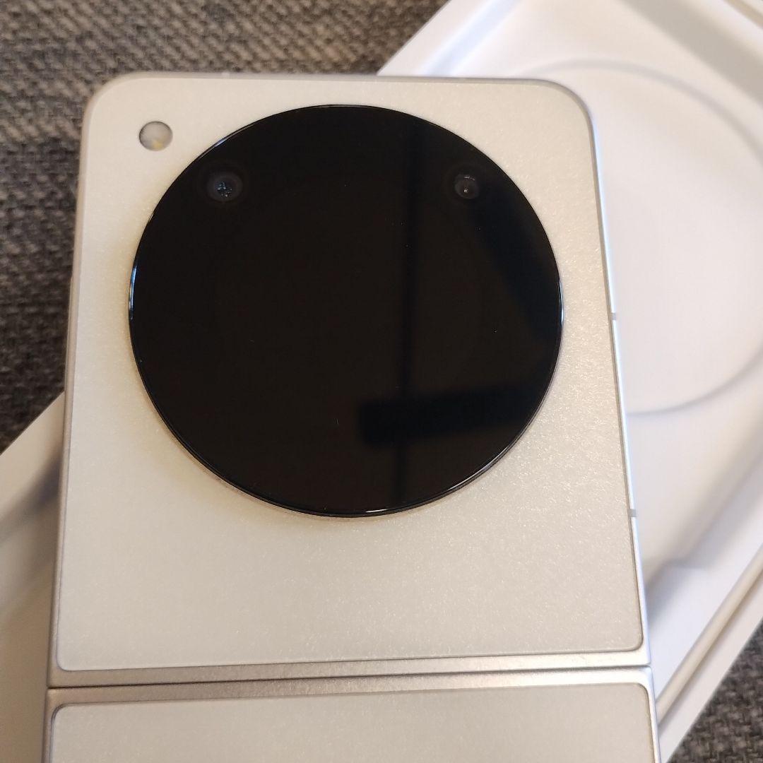 ワイモバイル　Libero Flip ゴールド