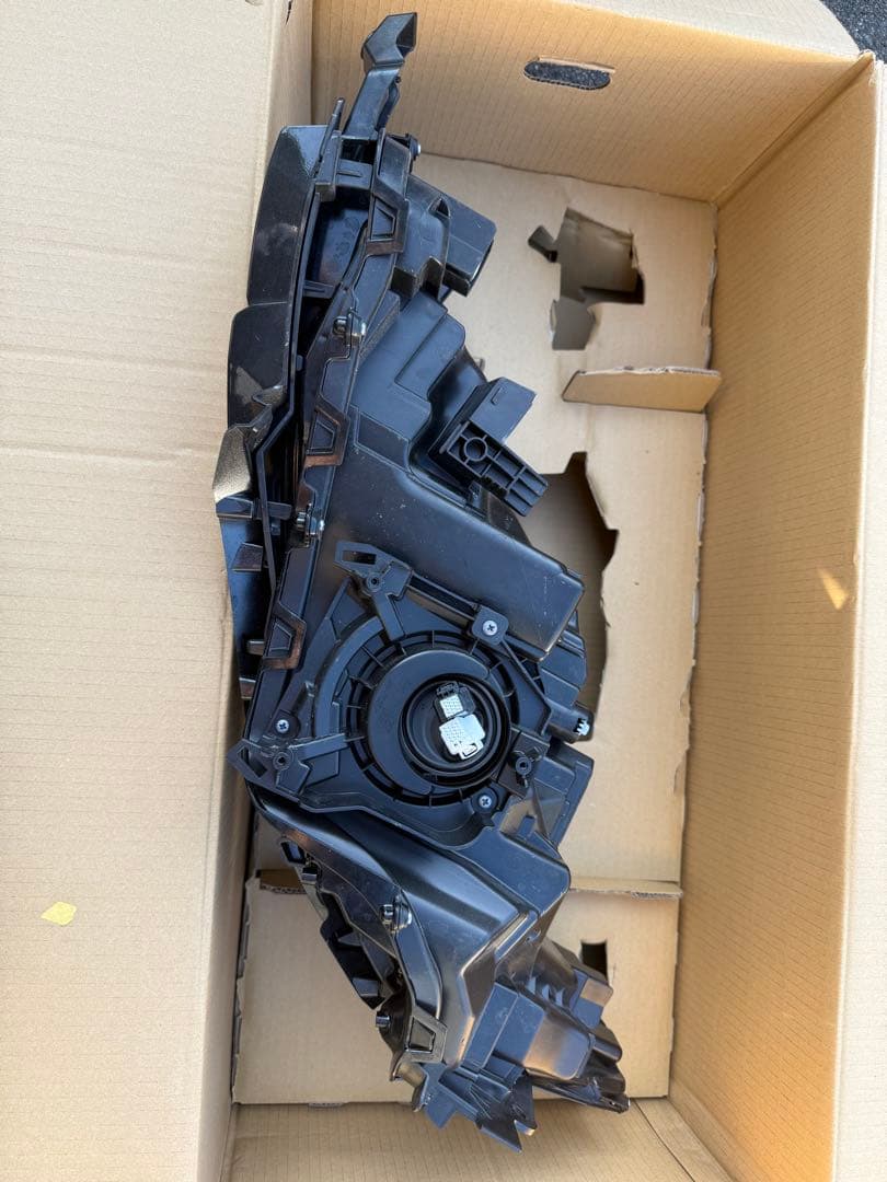 40アルファード右ヘッドライト