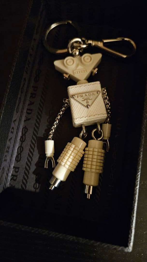 PRADA プラダ ロボット トリック キーホルダー