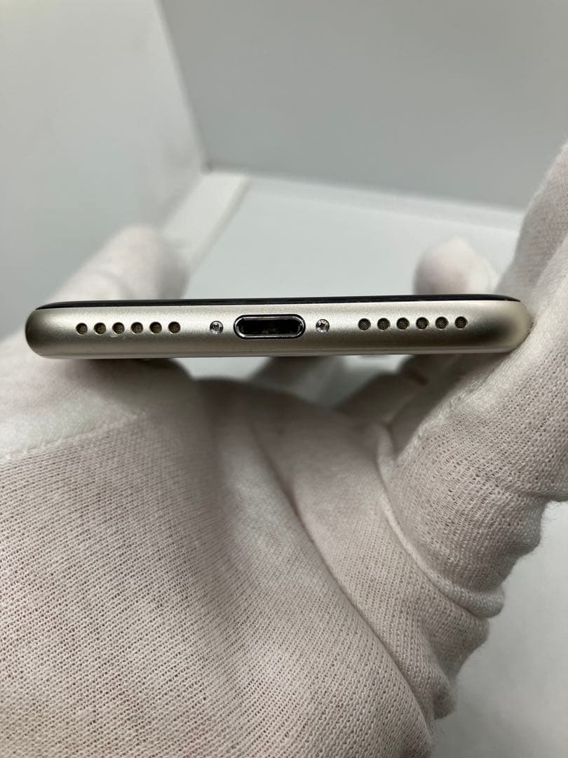 美品 バッテリー100% iPhone SE (第3世代) 128GB ホワイト