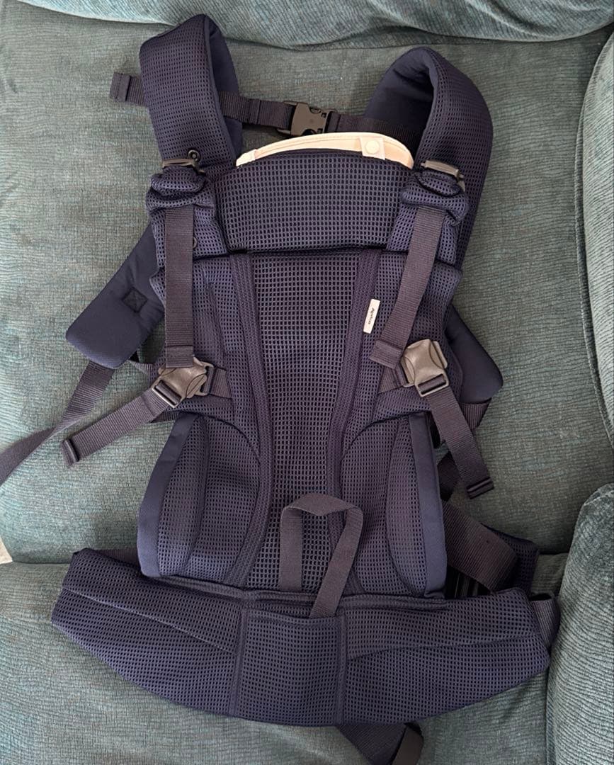 アップリカ　ラクリスLaclis 抱っこ紐 ネイビー　美品　短時間着用