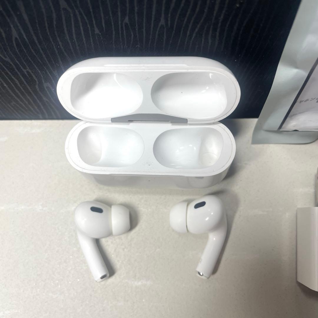 Apple AirPods Pro 2(Lightningケーブル+チップ付)