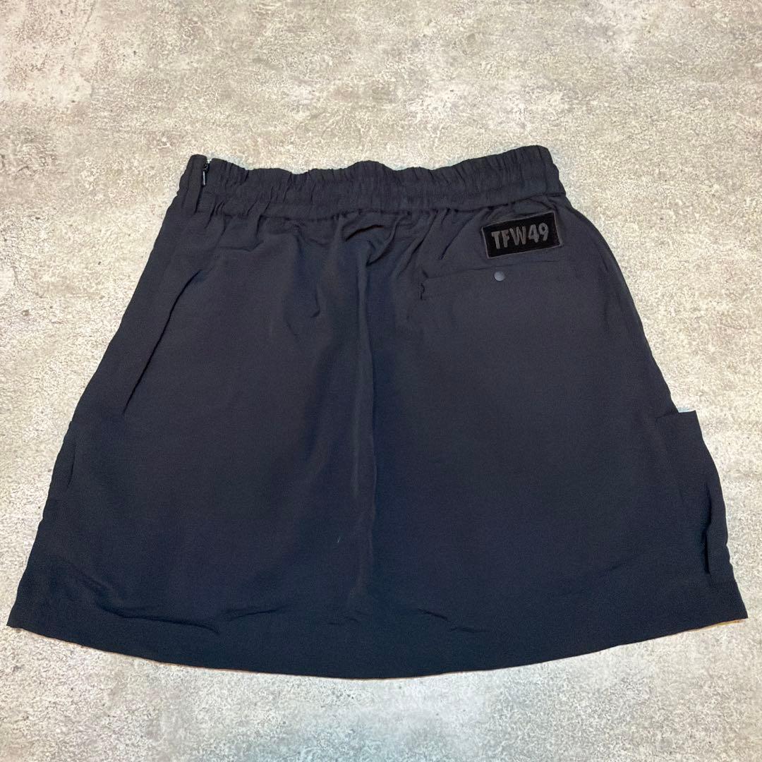 TFW49 ブラック ナイロン生地　カーゴスカート