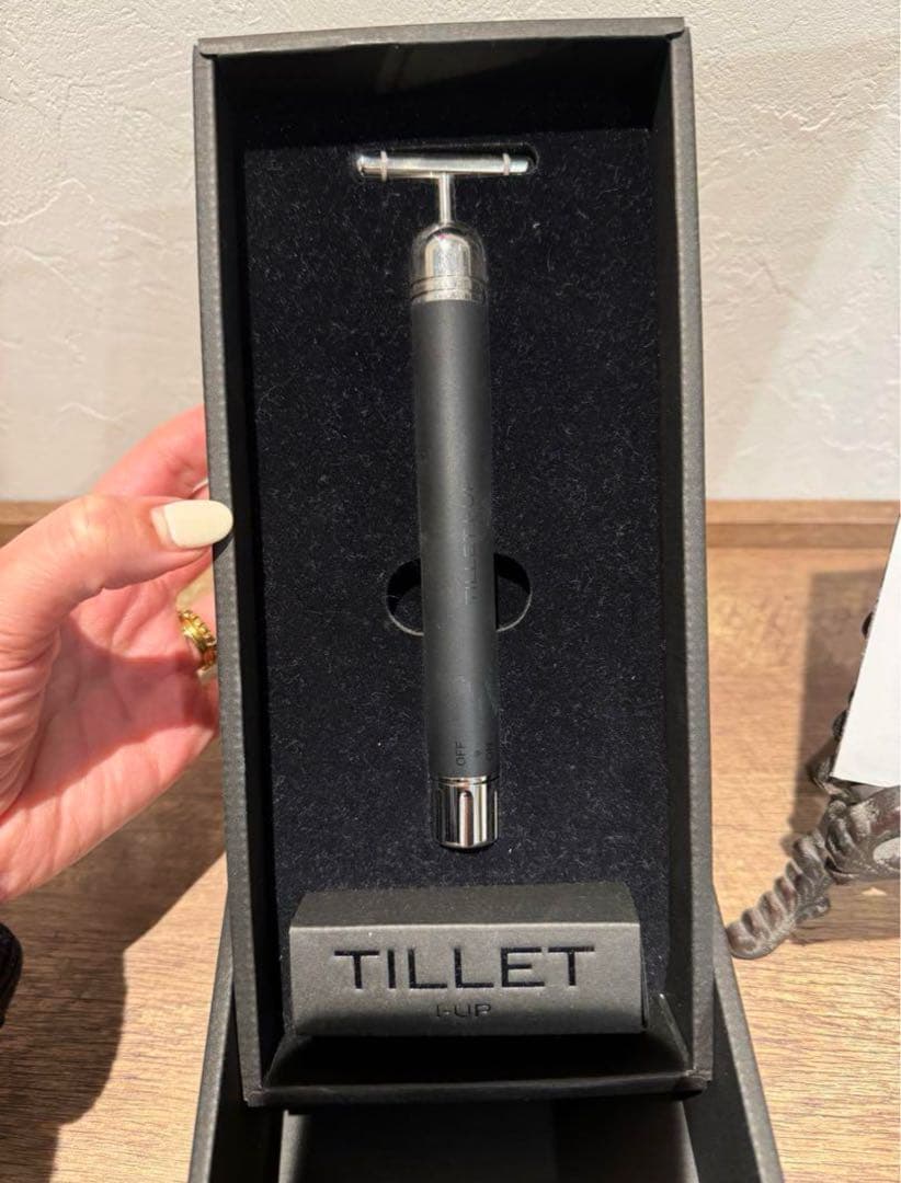 元値30,800円 新品・未使用　ティレットアイアップ ブラック目元美顔器