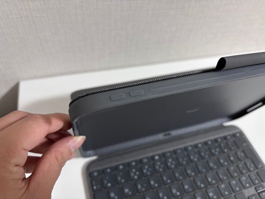 美品Logicool Combo Touch iPad A16 ケース保証書有