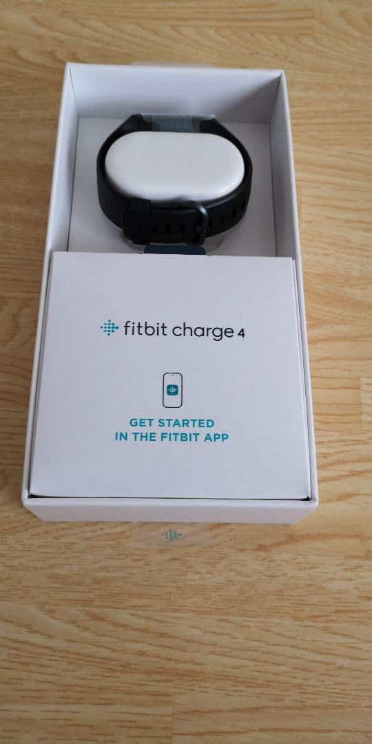 Fitbit Charge4 GPS搭載フィットネストラッカー