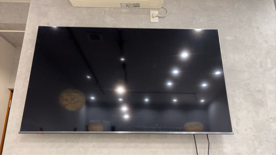 【美品】ハイセンス65型4k と壁掛け一式付けます。スタンドは新品