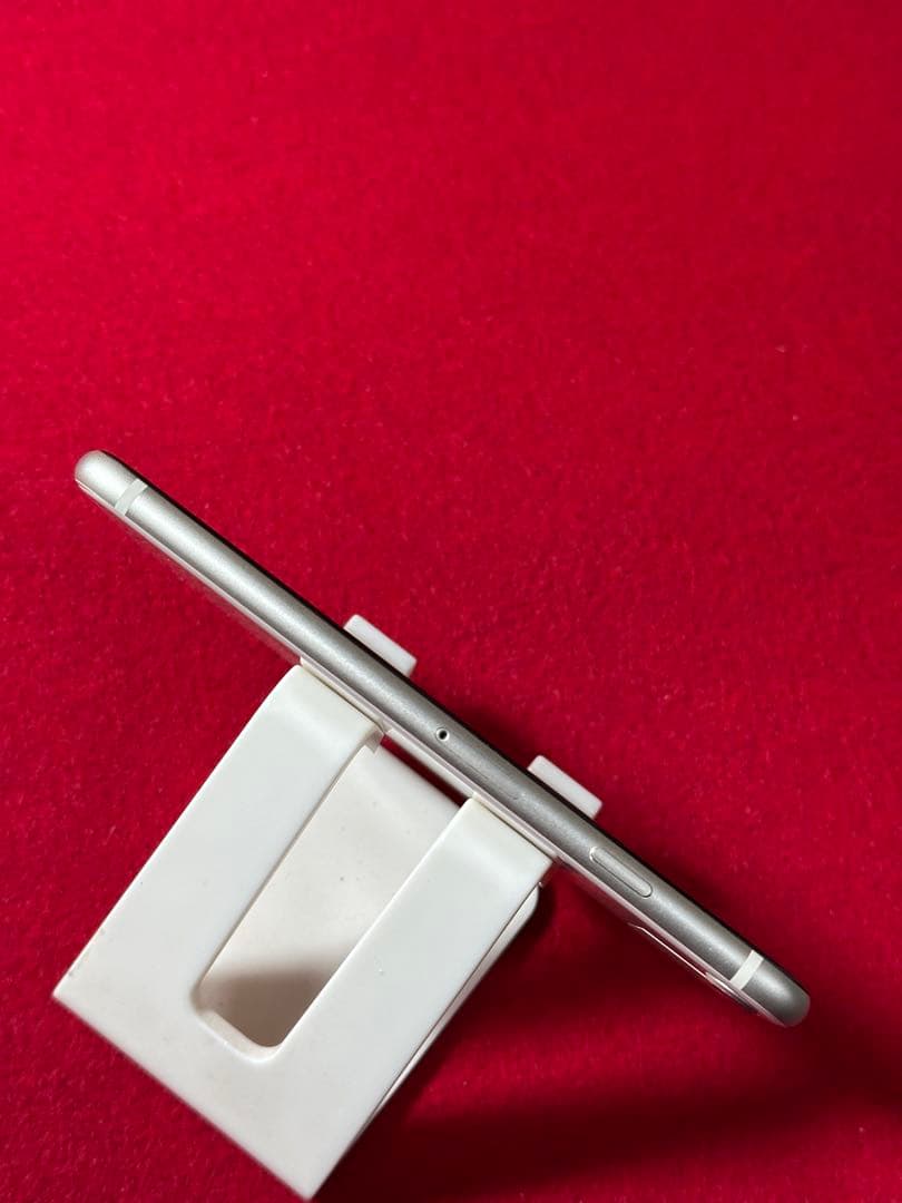 【2699】iPhone SE3第3世代スターライト 64GB simフリー