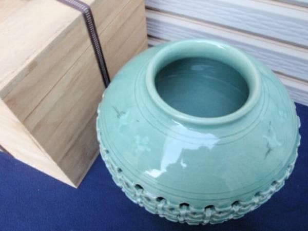 ◆送料無料◆新品♪高さ１９cm 高麗青磁 海泉 網目透かし花瓶 二重壺 花器