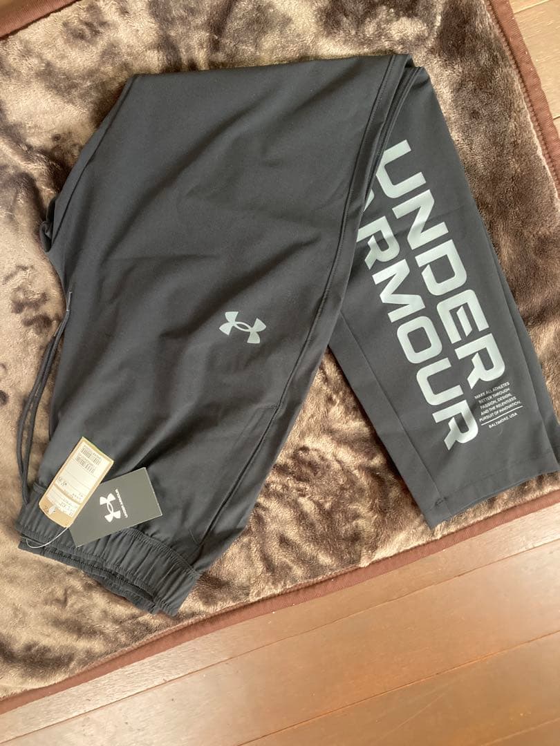 UNDER ARMOUR・メンズ上下セットアップ　Lサイズ　新品未使用　タグ付き