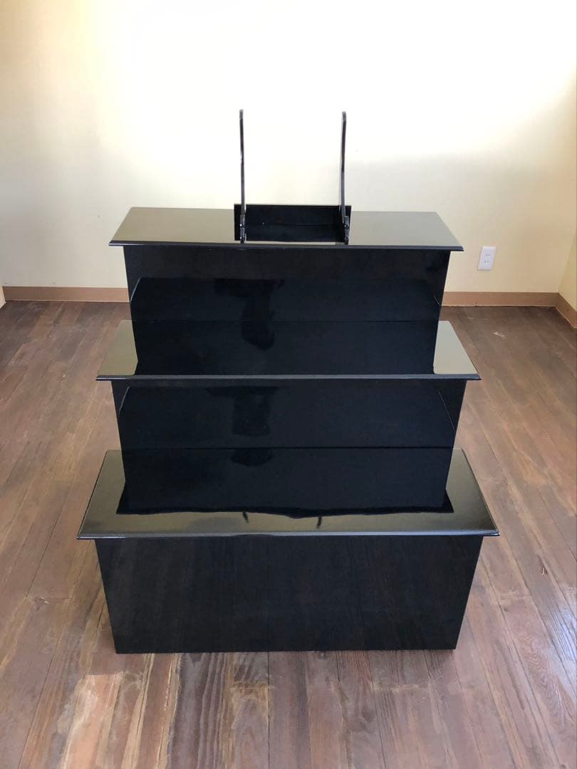 黒塗り三尺三段　写真立付　1台